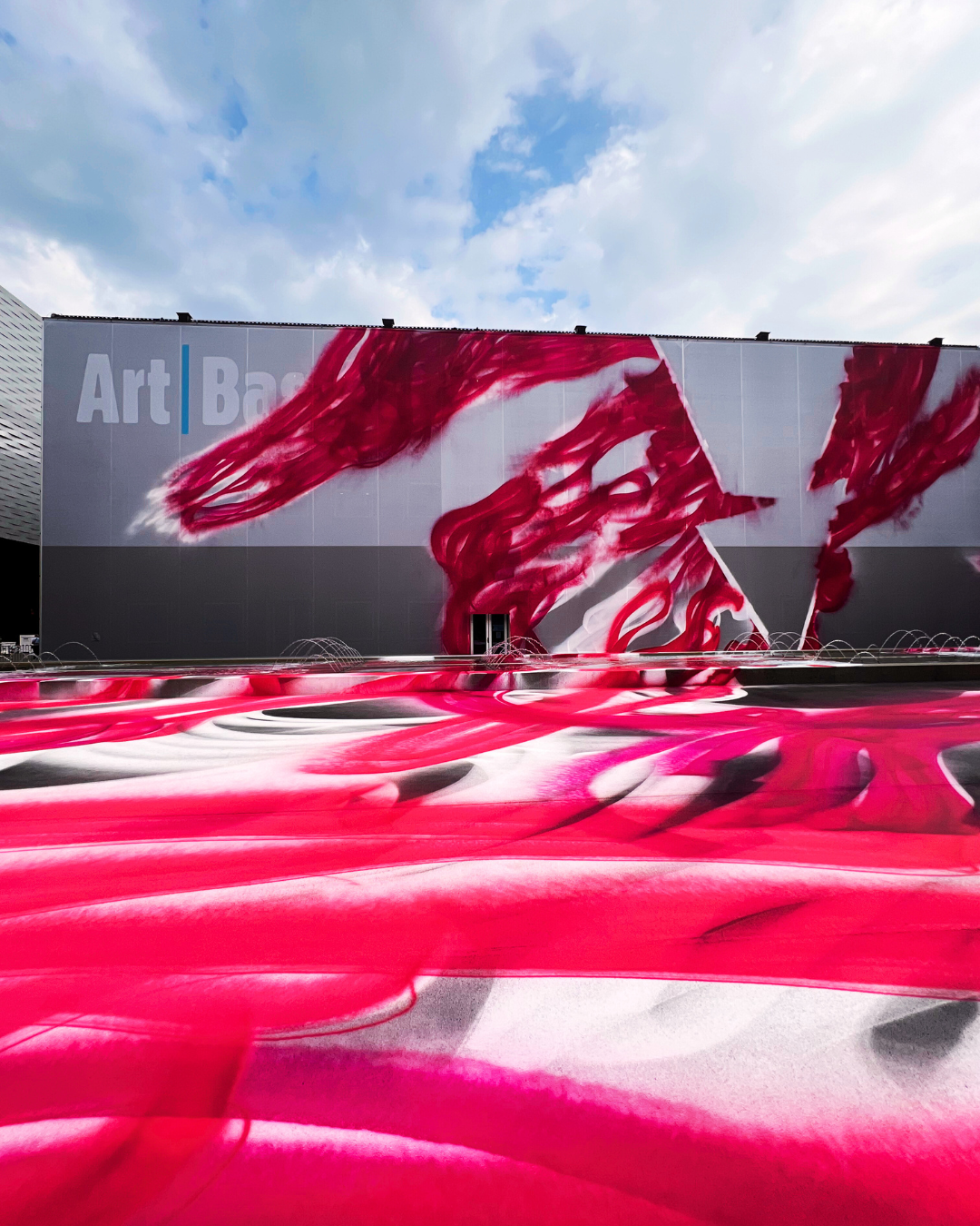 Katharina Grosse, CHOIR (2025).  Art Basel Messeplatz 2025. Image: Crozier